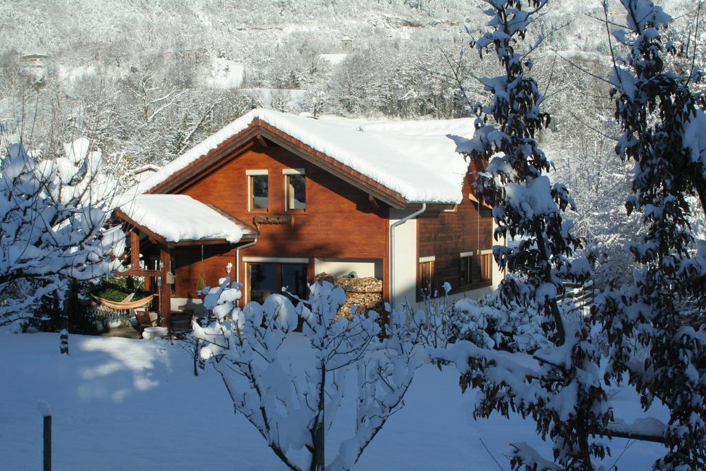 Chambre D'Hotes "Les Crets" Mercury Exterior photo