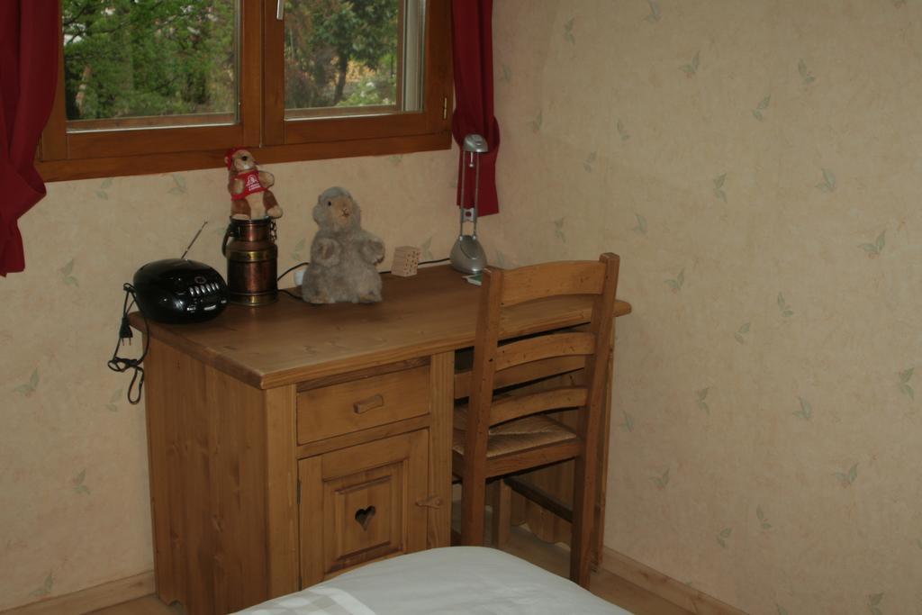 Chambre D'Hotes "Les Crets" Mercury Exterior photo