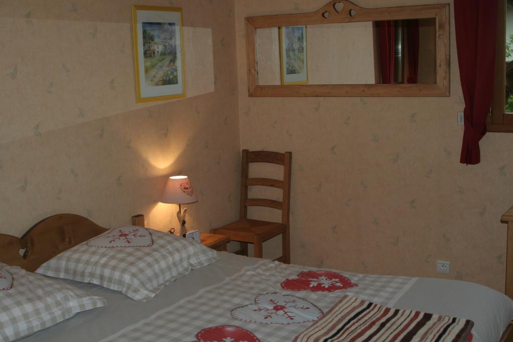 Chambre D'Hotes "Les Crets" Mercury Exterior photo