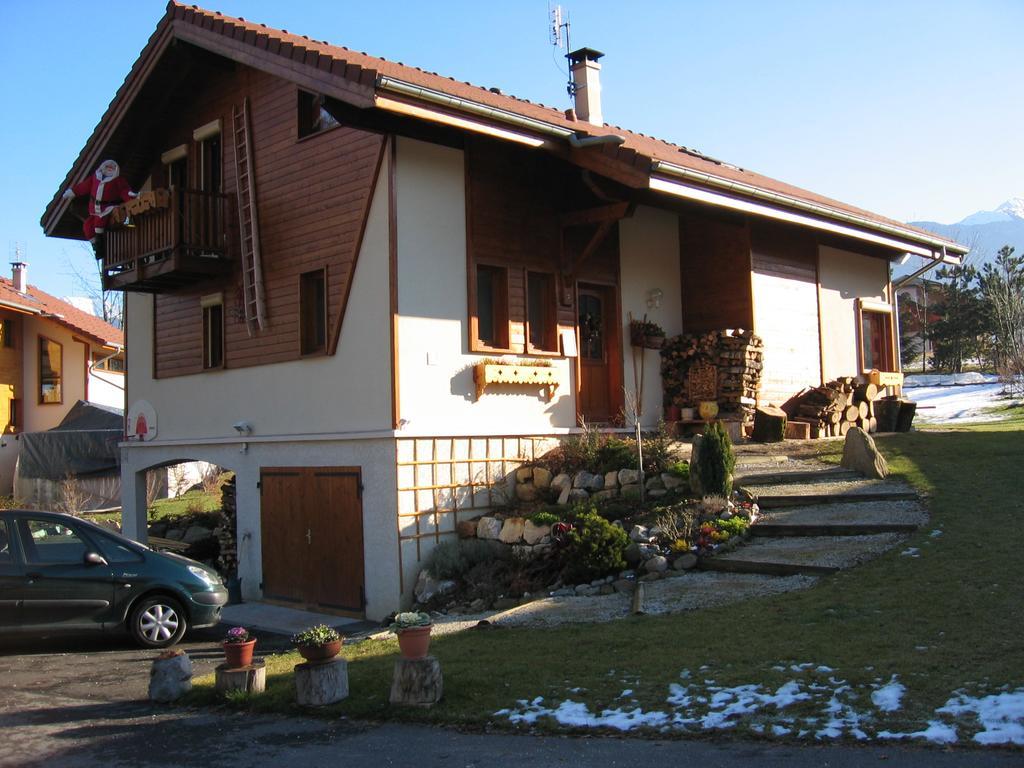 Chambre D'Hotes "Les Crets" Mercury Exterior photo